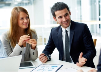 Këshillat e ekspertëve: flisni ngadalë, bëni pyetje dhe të gjithë do të dëgjojnë