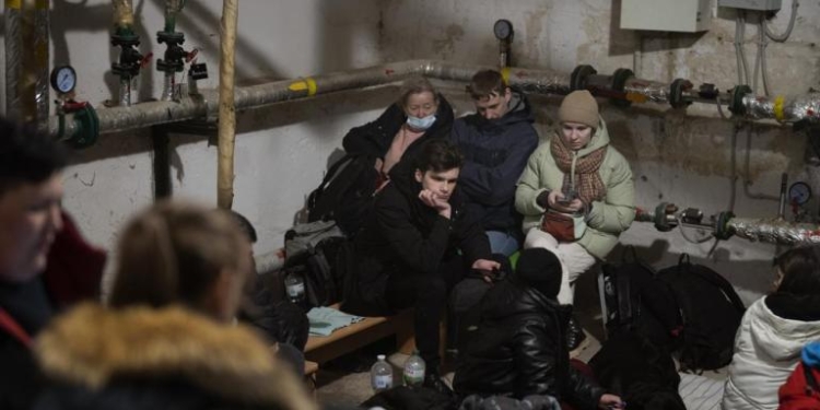 Rusia përveç  ushtarëve ukrainas godet edhe civilë