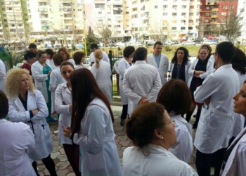 Infermierët protestojnë më 1 mars për pagat