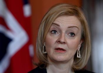 Sekretarja britanike: Mos u besoni përpjekjeve “negociuese” ruse