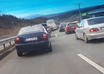 Qytetarët ia “mësyjnë” kompleksit memorial “Adem Jashari”, bllokojnë rrugën për në Prekaz