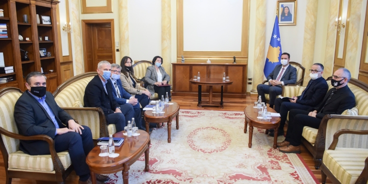 Glauk Konjufca priti në takim anëtarët e Bordit të KPMM-së