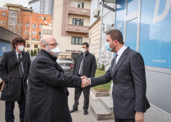 Krasniqi takohet me Hovenierin, diskutojnë për zhvillimet politike