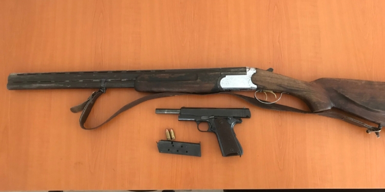 Arrestohen 4 persona në Klinë për armëmbajtje pa leje