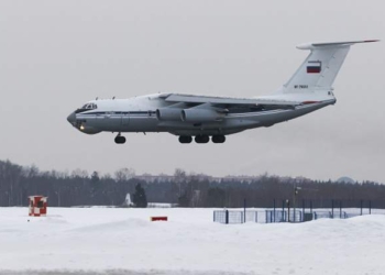 Autoritetet ukrainase thonë se kanë rrëzuar një aeroplan që po barte ushtarakë rusë