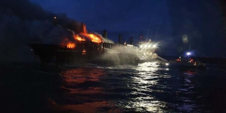 Targeti u kaplua nga zjarri në Greqi – 11 të zhdukur