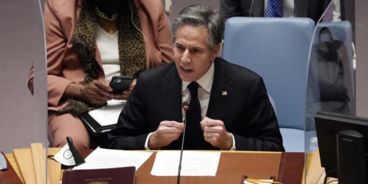 Blinken në OKB: Rusia mund të prodhojë pretekst për të sulmuar Ukrainën