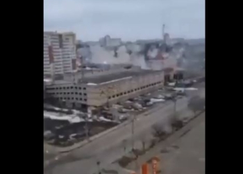 Dhjetra të vrarë e qindra të plagosur nga sulmet me raketa në Kharkiv