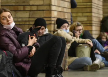 Sot në Prishtinë protestohet kundër pushtimit të Rusisë ndaj Ukrainës