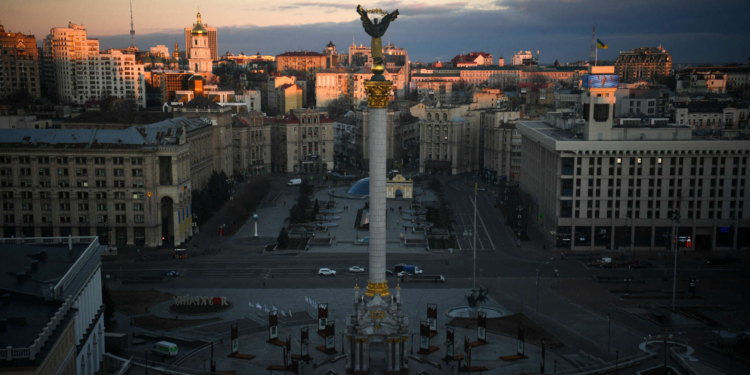 Kievi zgjohet nën paralajmërimet për sulme ajrore