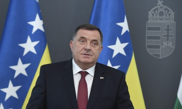 Dodik reagon pasi anëtari i presidencës boshnjake uroi përvjetorin e pavarësisë së Kosovës