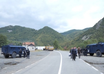 Policia e Kosovës rrit kapacitetet në veri, Serbia reagon