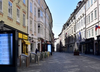Sllovenia heq shumicën e masave për luftim të pandemisë