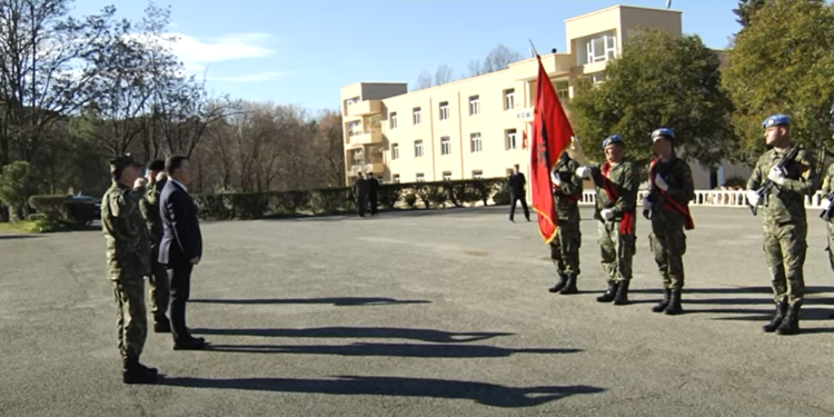 Ushtarët shqiptar nisen drejt Kosovës.