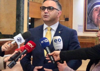 Tahiri i AAK-së: Nuk ishte e planifikuar lëshimi i sallës, i dhamë mesazh Kurtit që të mos abuzojë