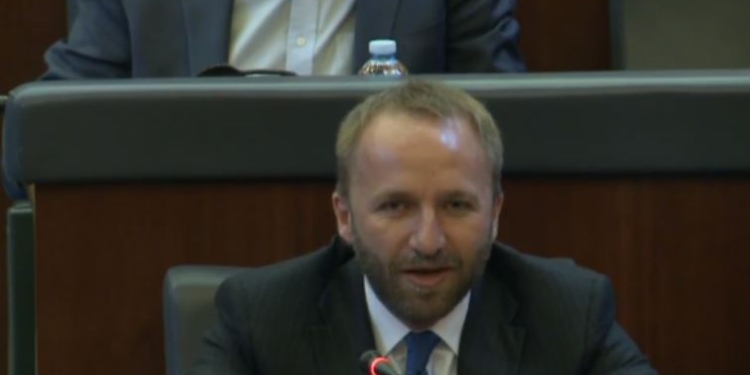 Tahiri i drejtohet Qeverisë, nuk e keni përkrahjen nga SHBA-të  për refuzimin e gazësjellësit