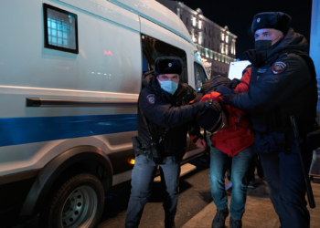 Rreth 3000 persona arrestohen në Rusi pasi protestuan kundër luftës me Ukrainën