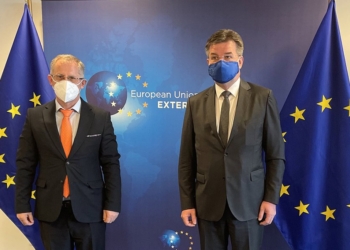 Pala kosovare përfundon takimin me Lajçakun