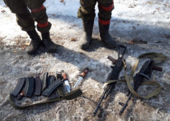 Ushtria e Ukrainës kap dy ushtarë rusë, publikojnë pamjet