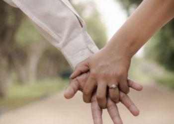 Studimi: Dasmat e shtrenjta çojnë çiftet drejt divorcit, rrezikohen nga borxhet