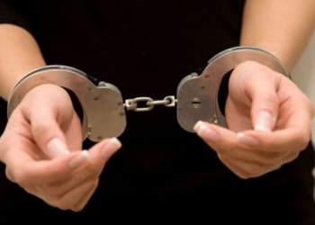 Arrestohet një grua në Vushtrri, policia i gjen fishek në çantë