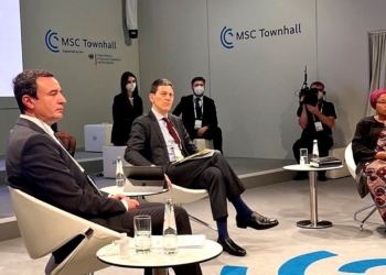 Kurti në Mynih kërkon që Serbia t’i hap arkivat: Bëri gjenocid në Kosovë