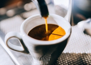 Kafeja mund të ndihmojë tretjen, thotë një studim i ri