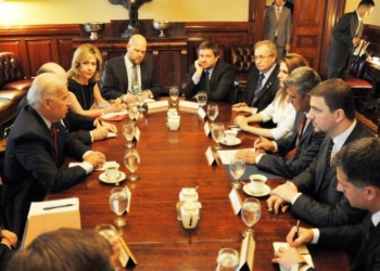 Krasniqi kujton takimin e Thaçit me Bidenin, i pranishëm ishte edhe ambasadori Hovenier