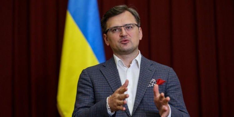 Ukraina ndërprenë marrëdhëniet diplomatike me Rusinë