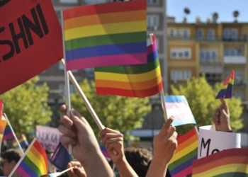 Historianët e Deçanit kundër martesave me gjini të njëjtë