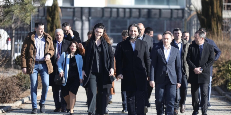 Rama me dy nënkryetarët homazhe tek varri i ish presidentit Ibrahim Rugova