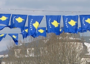 Prishtina merr pamje festive në prag të Ditës së Pavarësisë