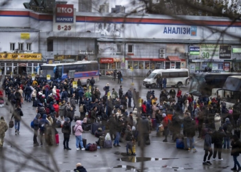 Rusia shtyn pushtimin në periferi të kryeqytetit ukrainas