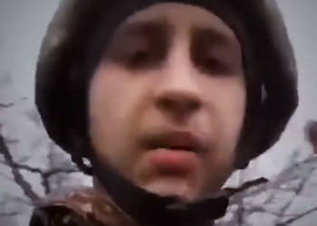 Ushtari ukrainas përshëndet prindërit: Nënë, baba, ju dua