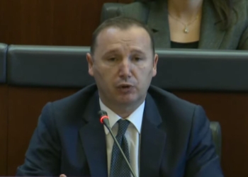 Armend Zemaj: Rizvanolli flet për temat që s’kanë të bëjnë me profesionin e saj