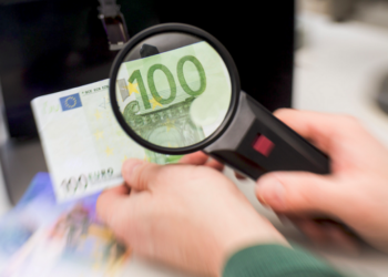 Kapet me 1 mijë e 100 euro të falsifikuara në Prishtinë