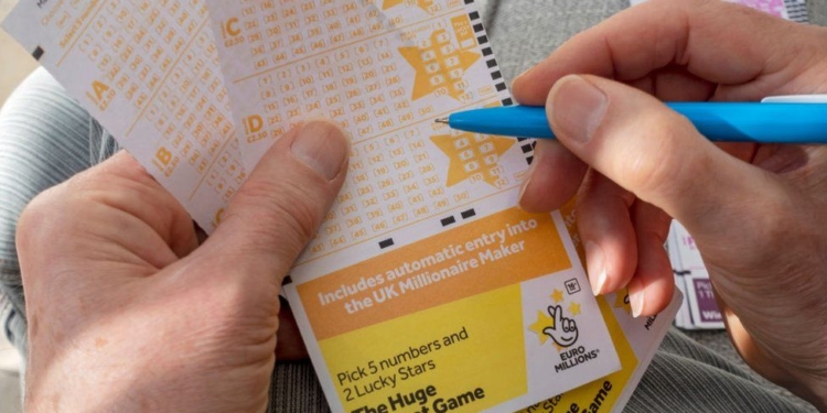 Fiton 5.5 milionë dollarë në lotari një burrë në Australi