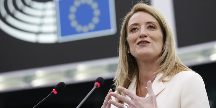 Metsola: Diplomatëve rusë dhe bjellorusë u ndalohet hyrja në ndërtesën e Parlamentit Evropian