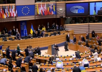 Presidenti ukrainas – eurodeputetëve: Dëshmojeni se nuk do të na lini të vdesim