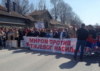 Nis protesta e serbëve në Graçanicë