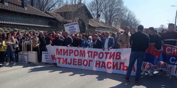 Nis protesta e serbëve në Graçanicë