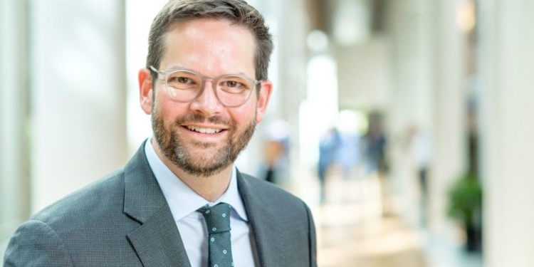 Eurodeputeti austriak e mbështet thirrjen e Torres që 5 vendet e BE-së ta njohin Kosovën