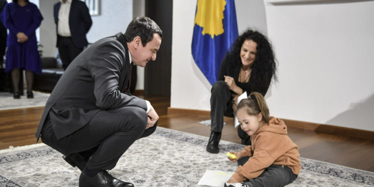 Kurti zotohet për angazhim në tejkalimin e paragjykimeve për fëmijët e prekur  nga Sindroma Down