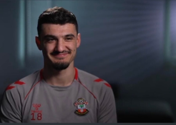 E thërrasin “Brozha”, sulmuesi shqiptar korigjon anglezët