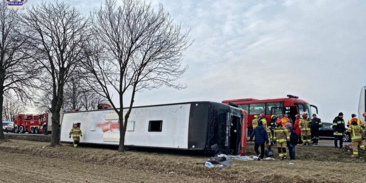 Përmbyset një autobus me refugjatë ukrainas në Poloni