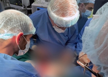 Në SHSKUK kryhet një operim i komplikuar, 55 vjeçarit i shpëtohet jeta