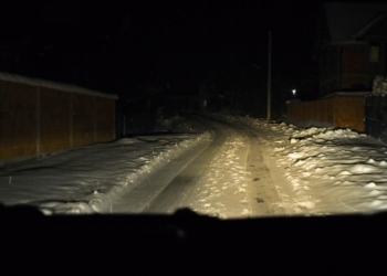 ​Podujevë, reshjet e borës vështirësojnë qarkullimin në komunikacion