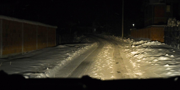 Podujevë, reshjet e borës vështirësojnë qarkullimin në komunikacion