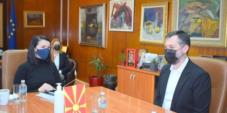 Çeku takohet me homologen maqedonase, diskutojnë rreth bashkëpunimit mes dy vendeve në fushën e kulturës