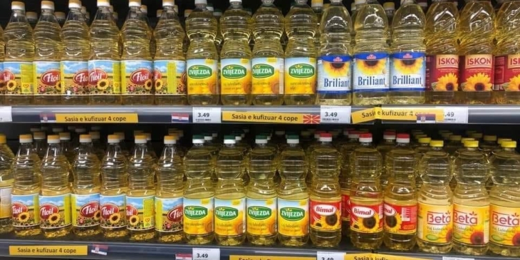 Rritja e çmimit të vajit në 3,49, reagim i madh nga qytetarët, shteti hesht